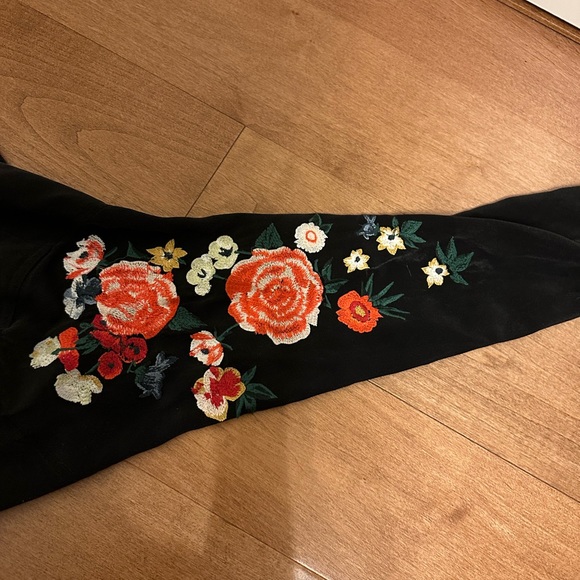 Equipment embroidered silk blouse (Adalyn blouse) - Picture 2 of 2